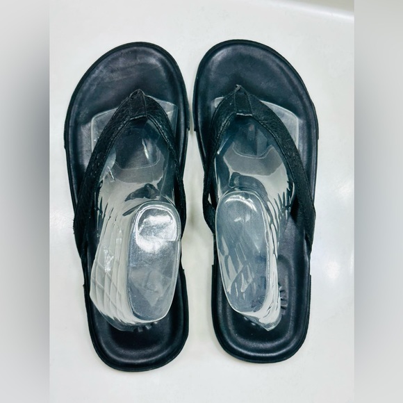 UGG Men’s Black Leather Thong Sandals Sz. 11 - Picture 5 of 8